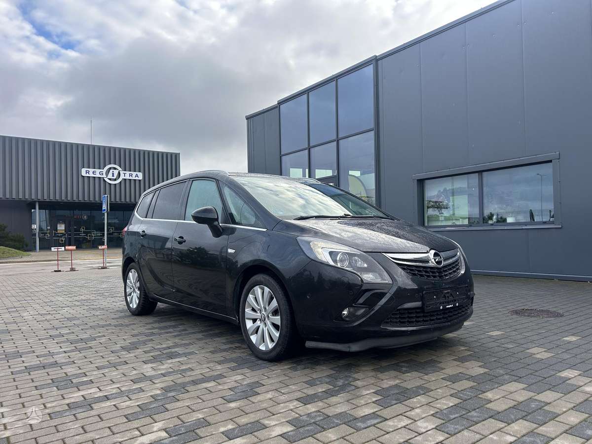 Opel Zafira 2015 — interior