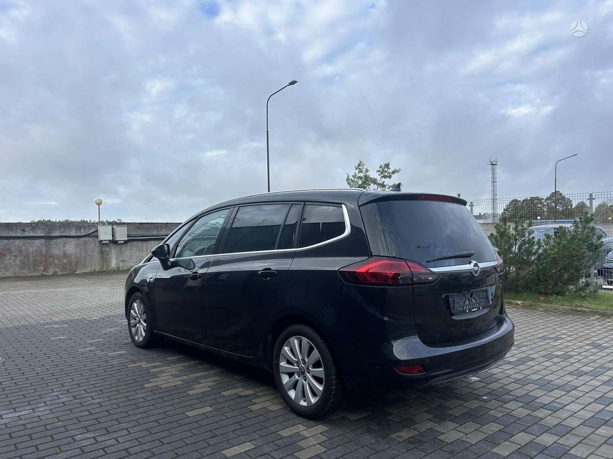Opel Zafira 2015 — photo 7