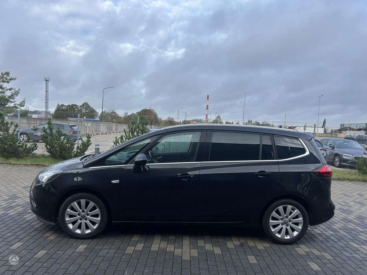 Opel Zafira 2015 — photo 8