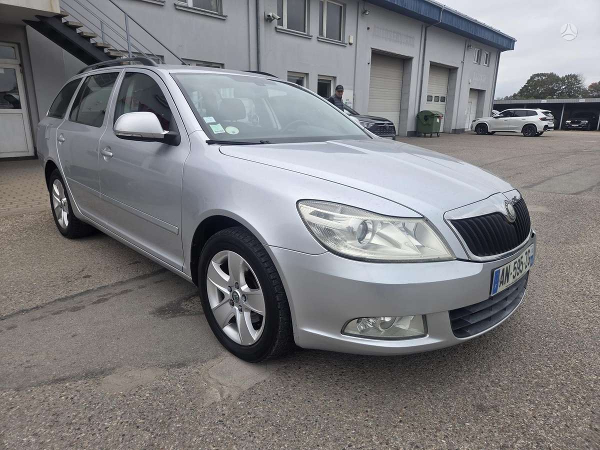 Skoda Octavia 2010 — interior