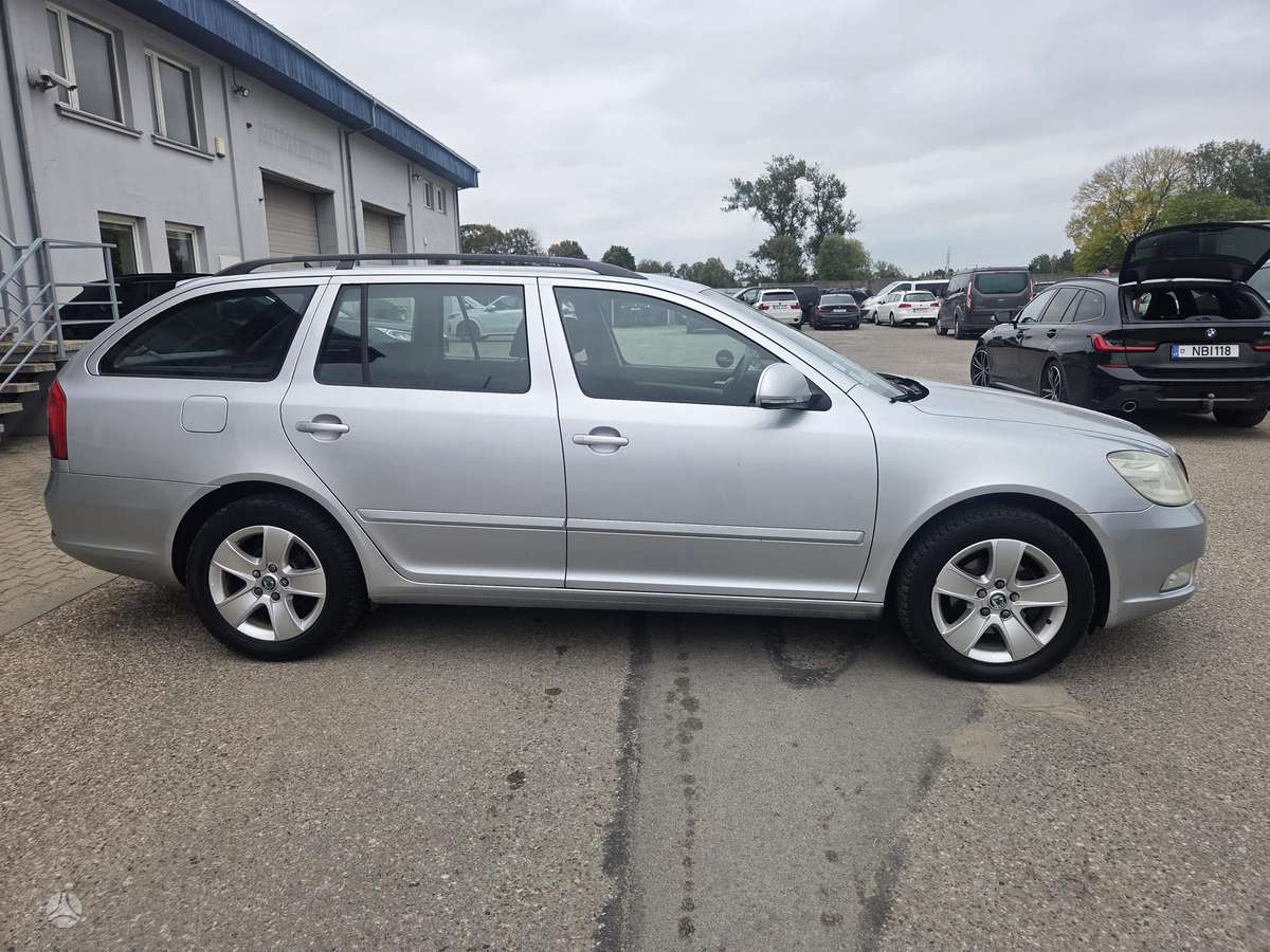 Skoda Octavia 2010 — engine 1598 cm³, 105 HP (77kW)