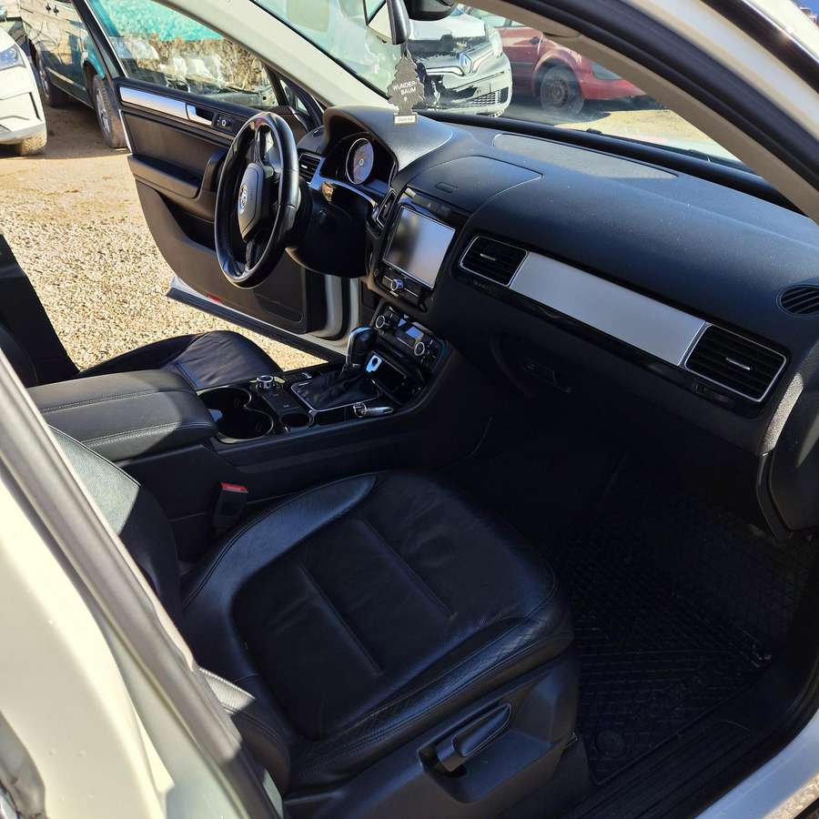 Volkswagen Touareg 2011 — photo 6