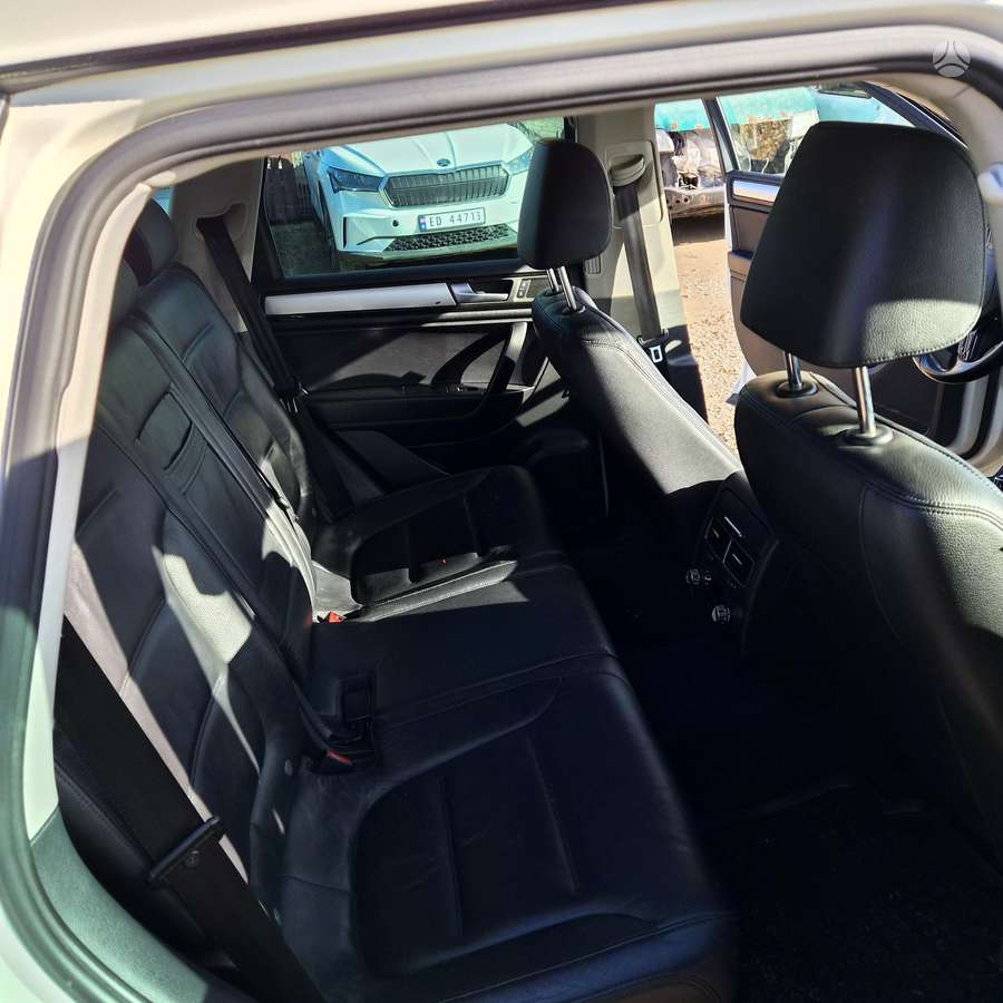 Volkswagen Touareg 2011 — photo 7