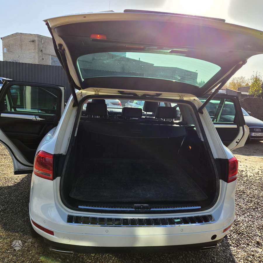 Volkswagen Touareg 2011 — photo 9