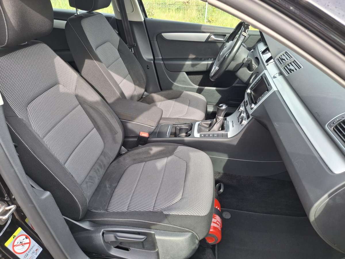 Volkswagen Passat 2012 — photo 10