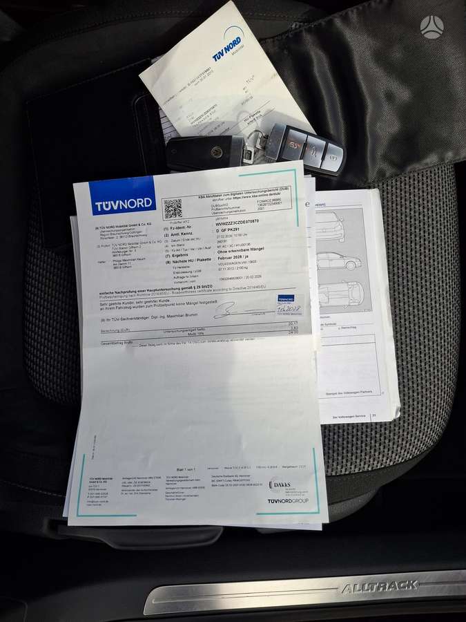 Volkswagen Passat 2012 — photo 14