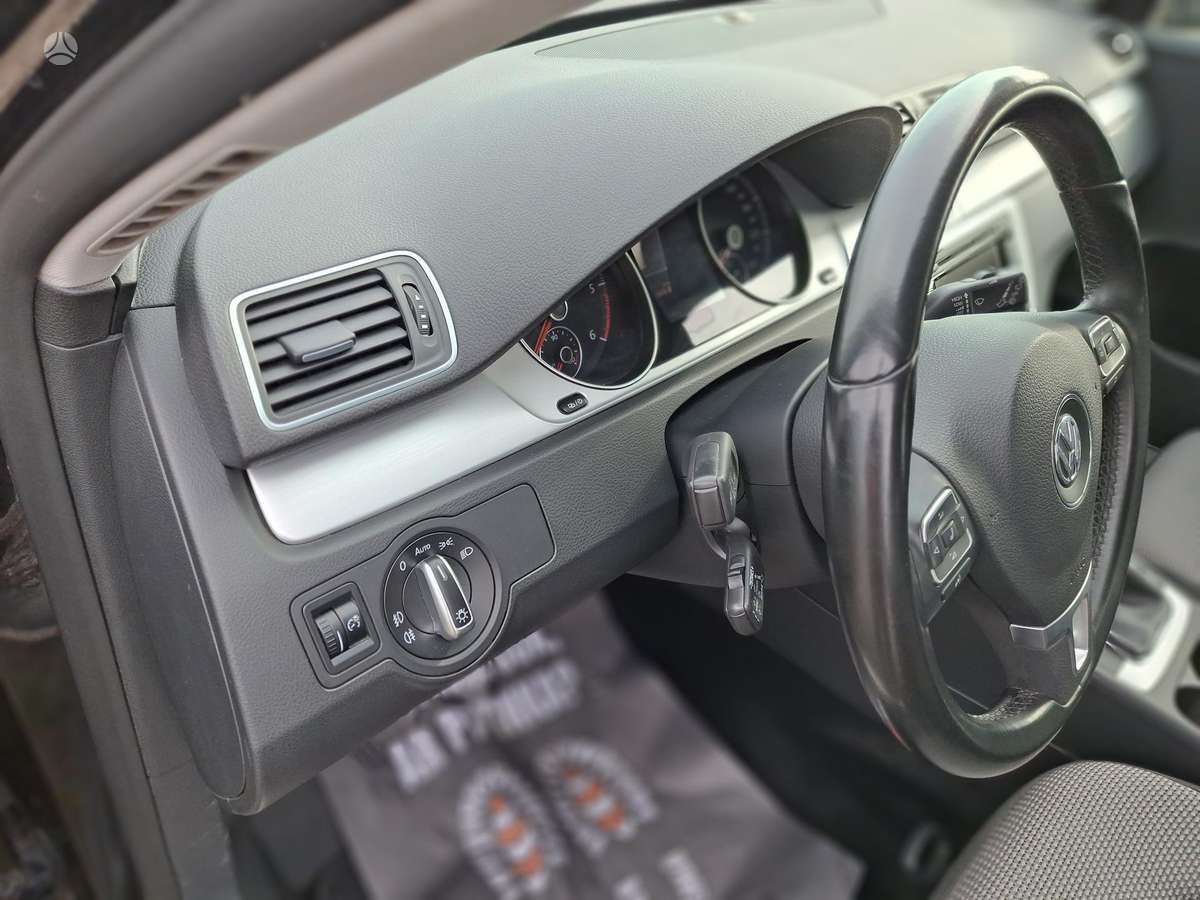 Volkswagen Passat 2012 — photo 17