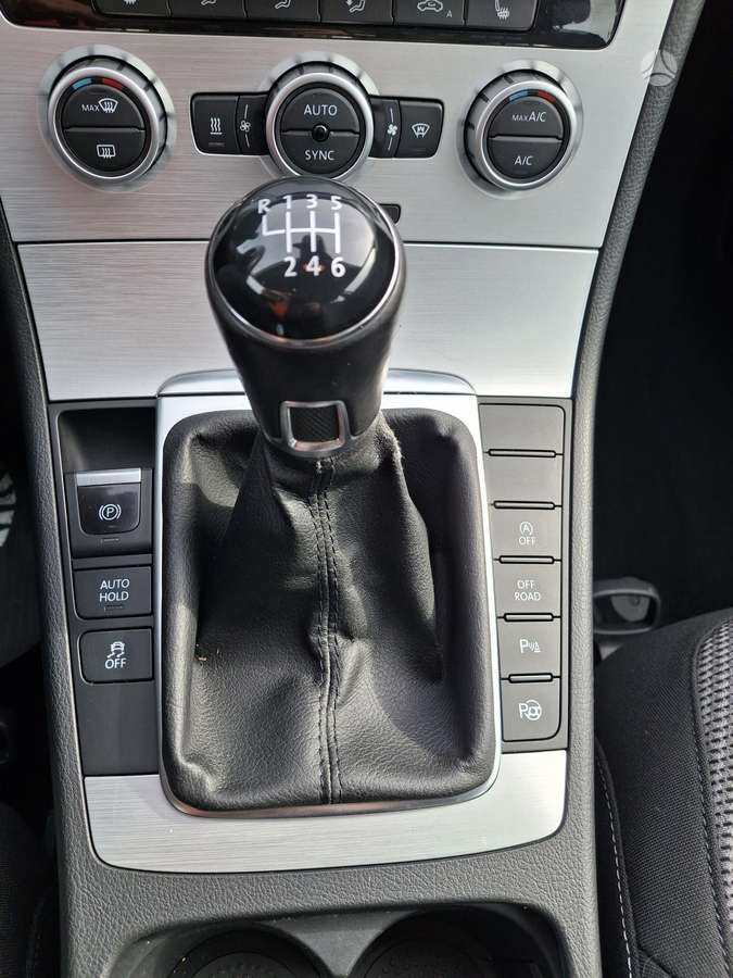 Volkswagen Passat 2012 — photo 8