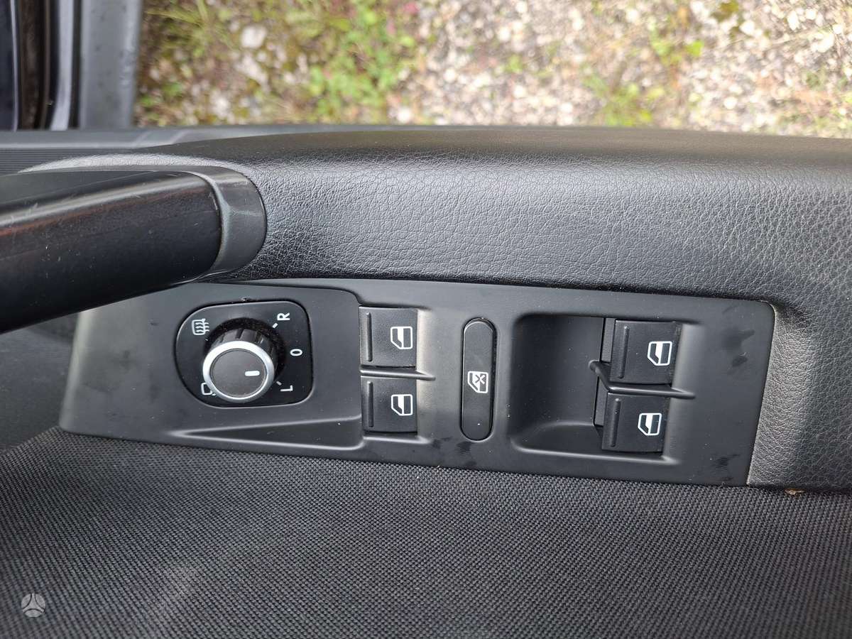 Volkswagen Passat 2012 — photo 9
