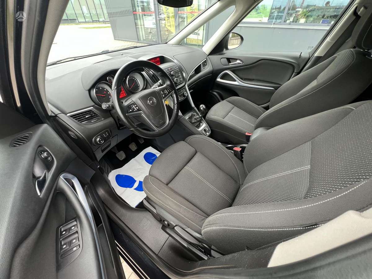 Opel Zafira 2015 — фото 11