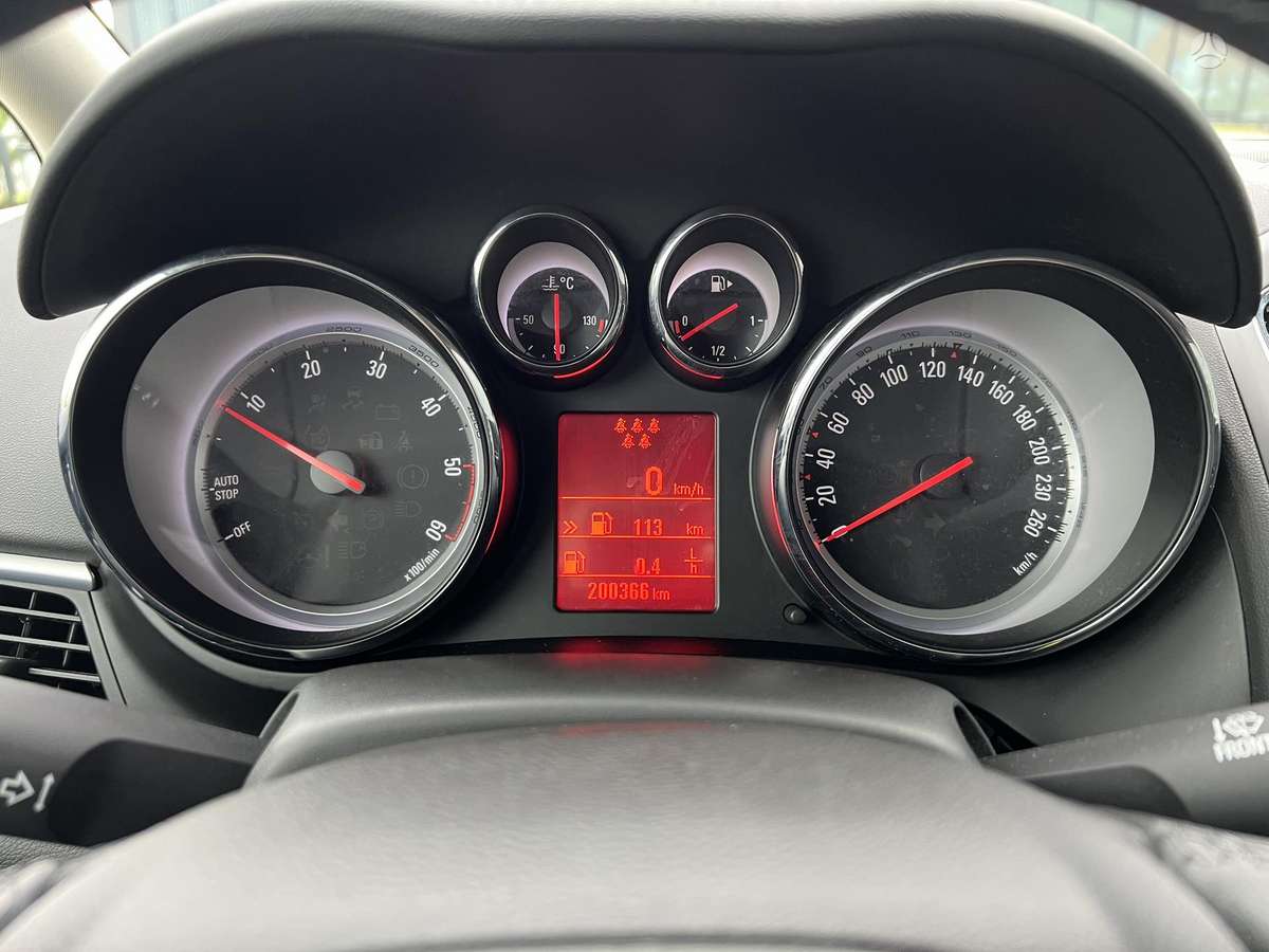 Opel Zafira 2015 — фото 12