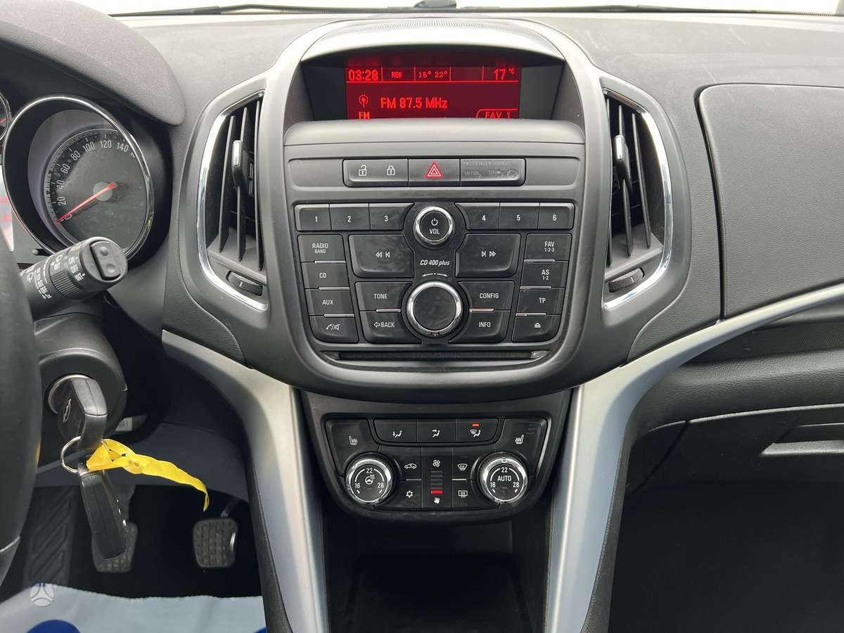 Opel Zafira 2015 — фото 15