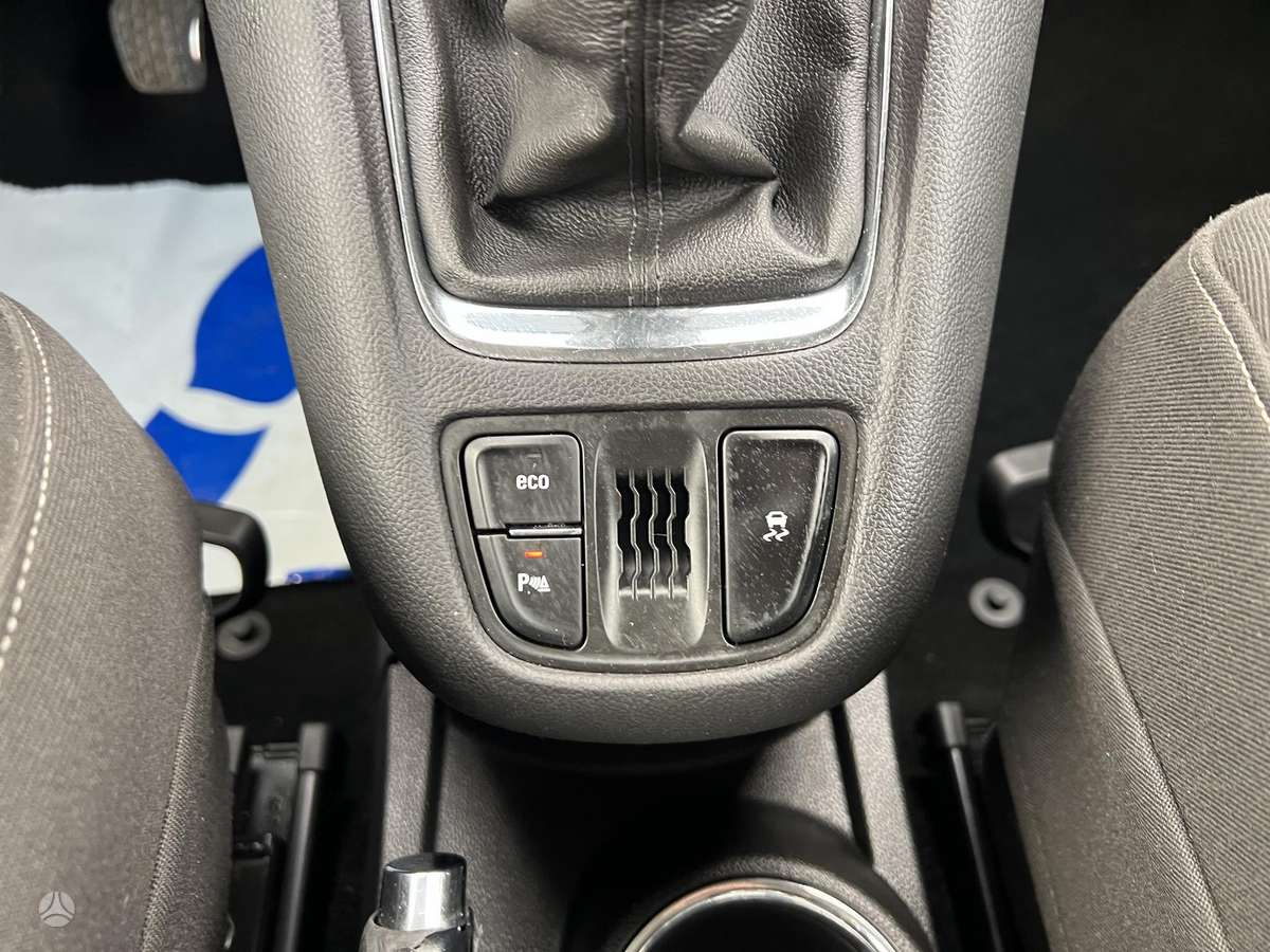 Opel Zafira 2015 — фото 16