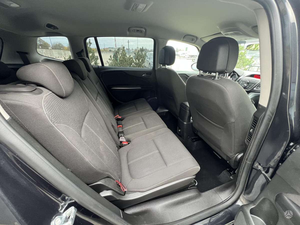 Opel Zafira 2015 — фото 17