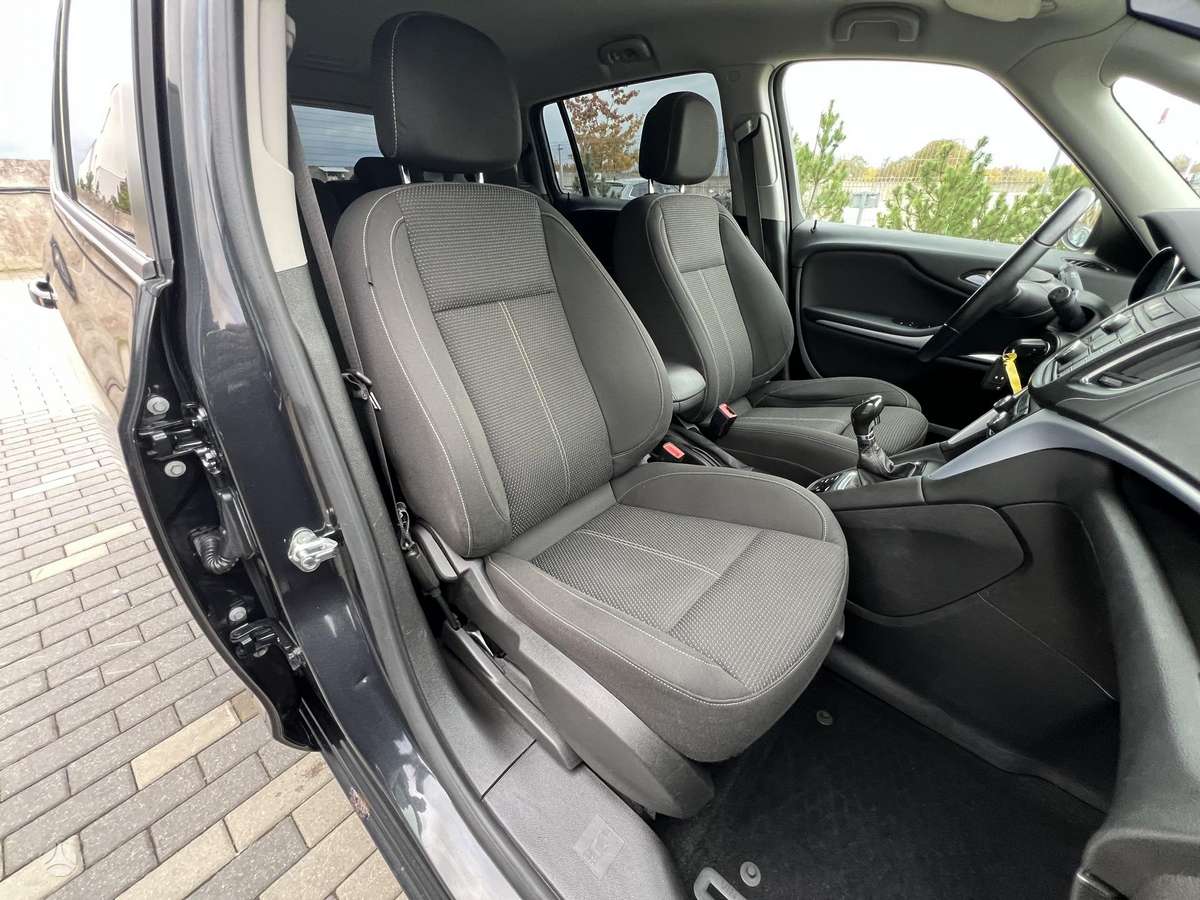 Opel Zafira 2015 — фото 20