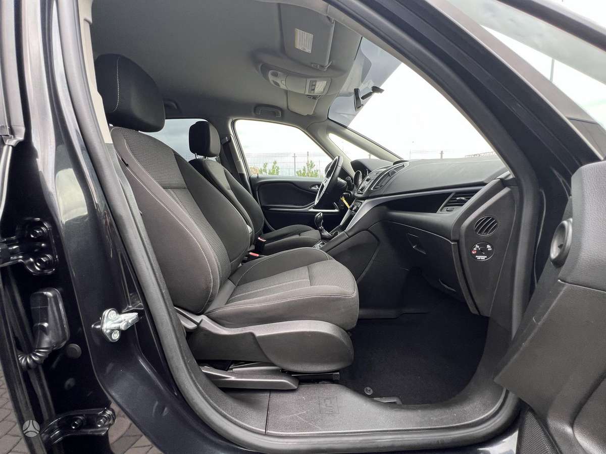 Opel Zafira 2015 — фото 21