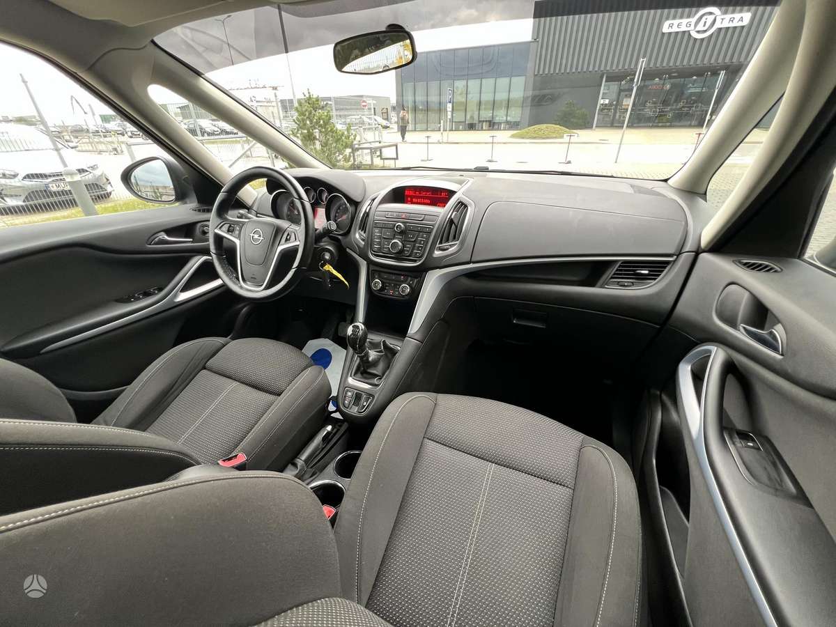Opel Zafira 2015 — фото 22