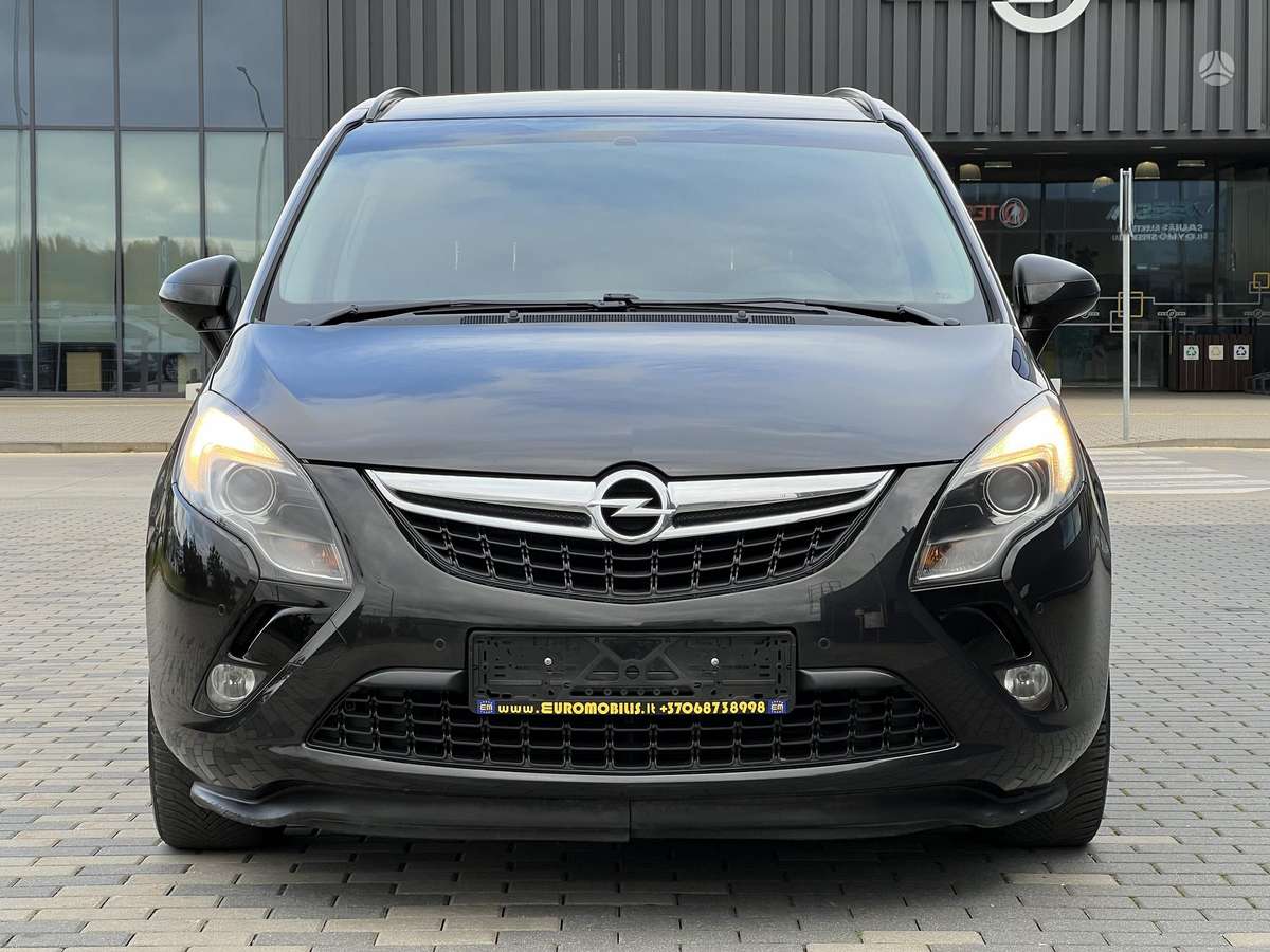 Opel Zafira 2015 — салон