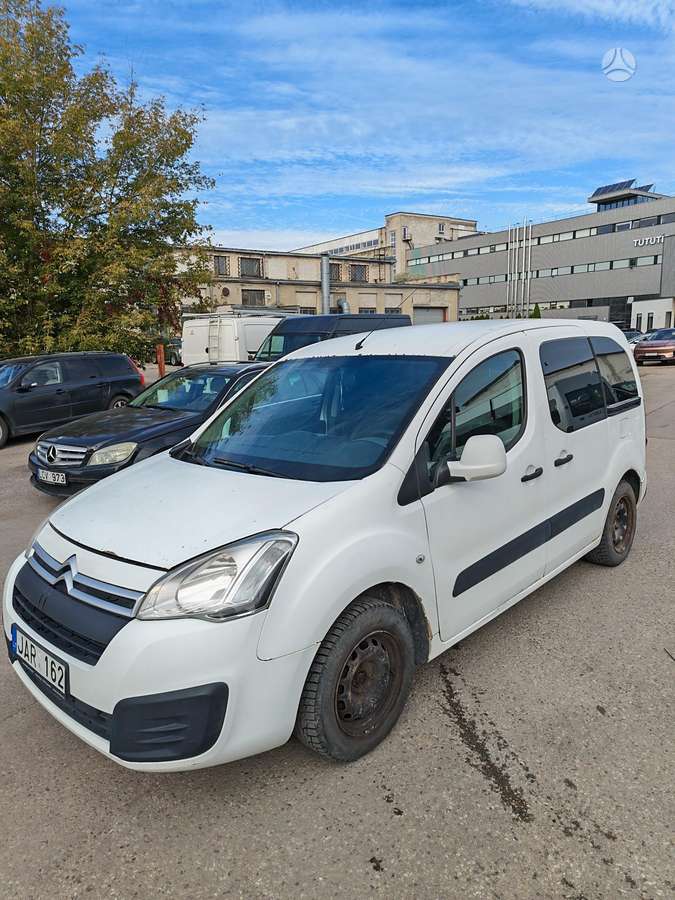 Citroen Berlingo 2015 — салон
