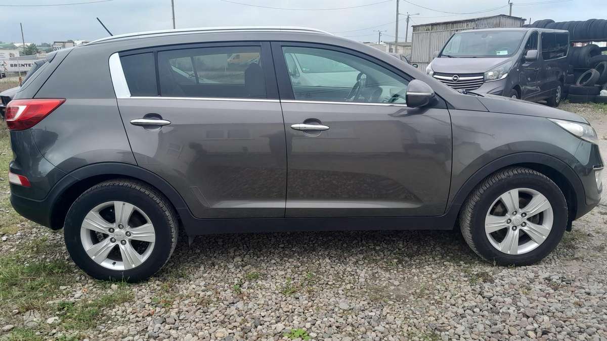 Kia Sportage 2012 — engine 1685 cm³, 116 HP (85kW)