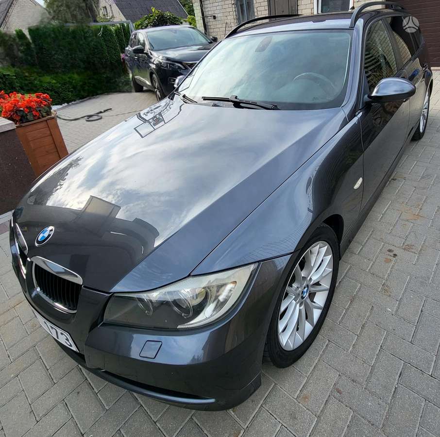 BMW 320 2008 — interior
