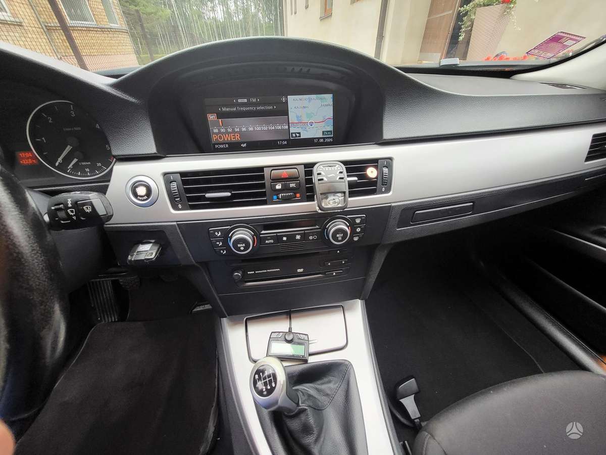 BMW 320 2008 — photo 6