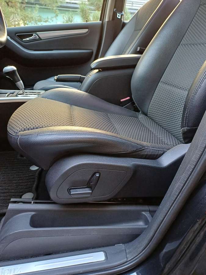 Mercedes-Benz B200 2009 — photo 11