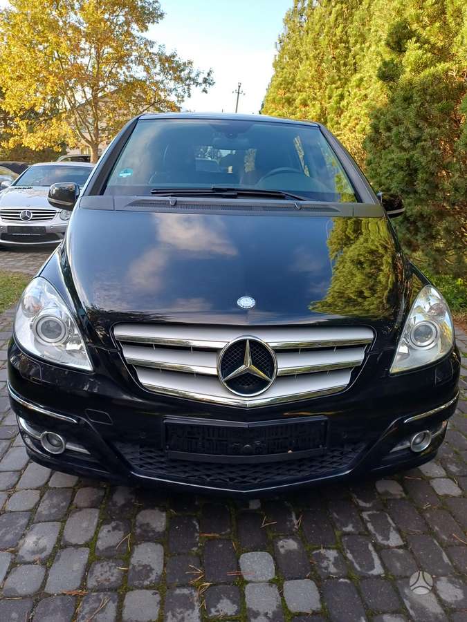 Mercedes-Benz B200 2009 — rear view