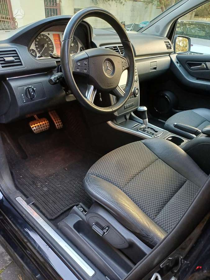 Mercedes-Benz B200 2009 — photo 8