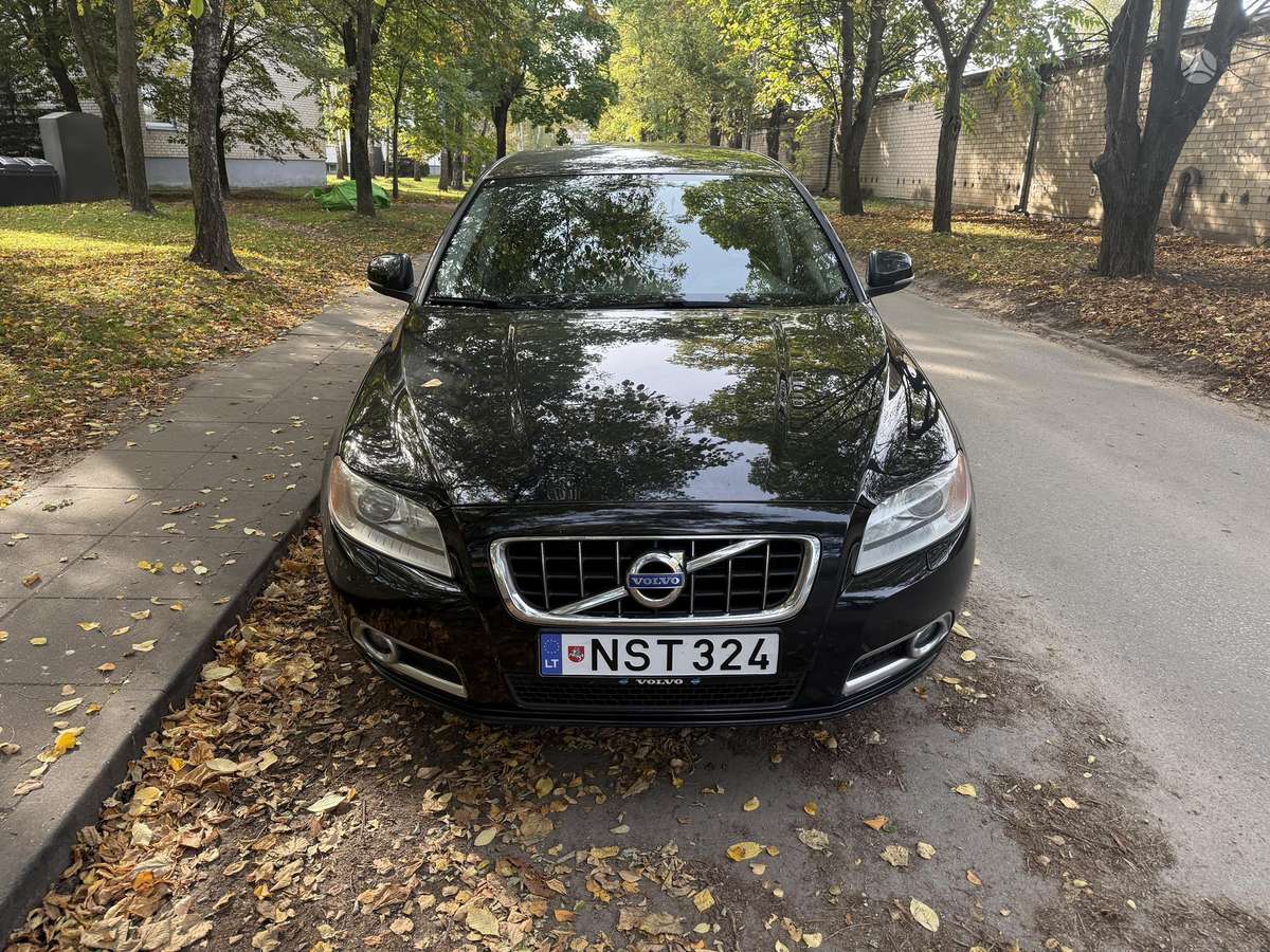 Volvo V70 2012 — салон