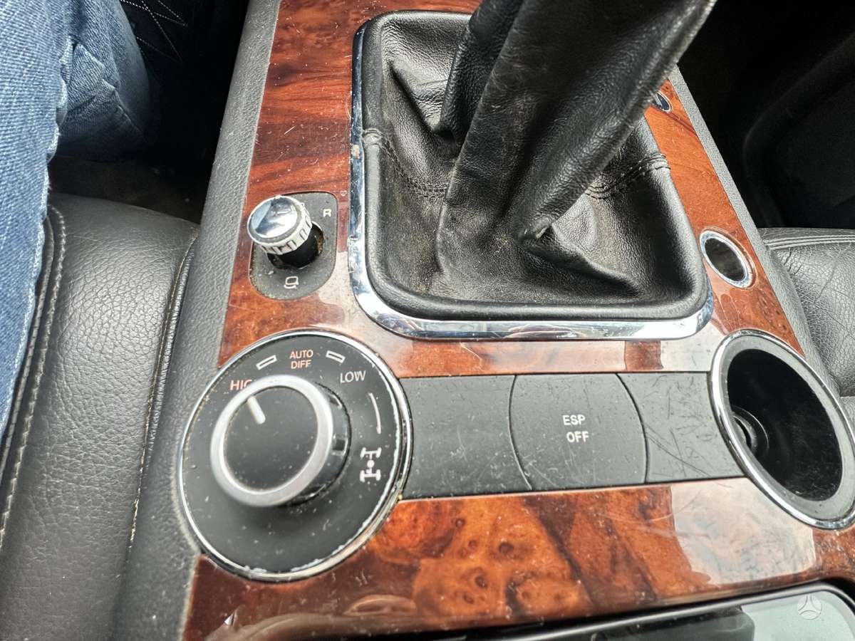 Volkswagen Touareg 2005 — photo 10