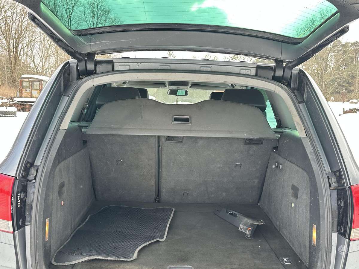 Volkswagen Touareg 2005 — photo 13