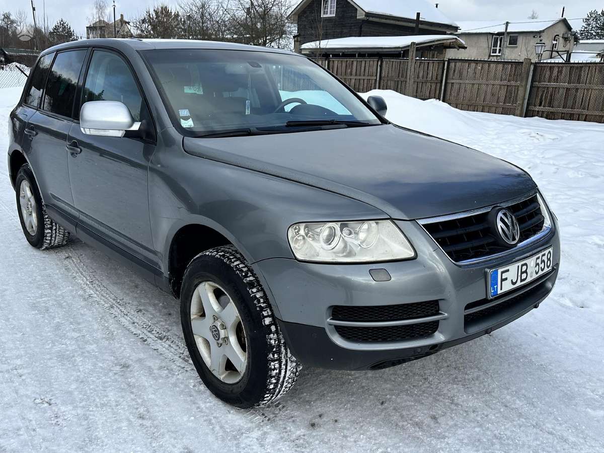 Volkswagen Touareg 2005 — rear view