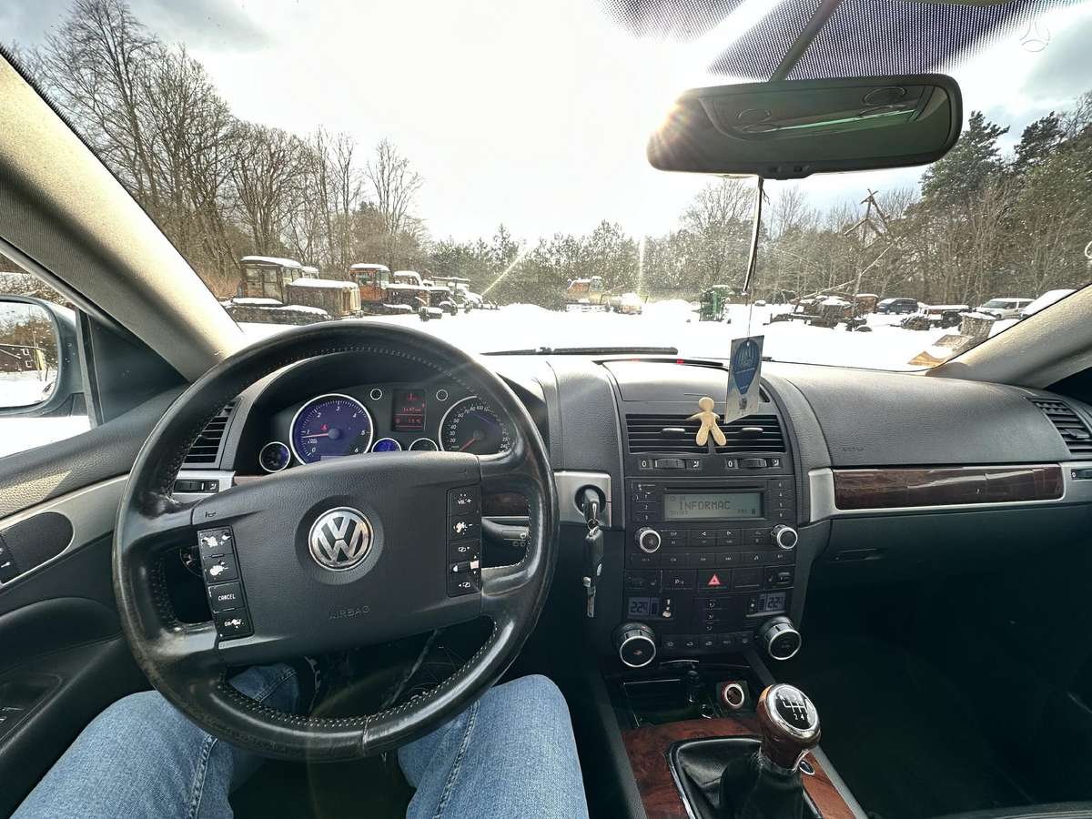 Volkswagen Touareg 2005 — photo 8