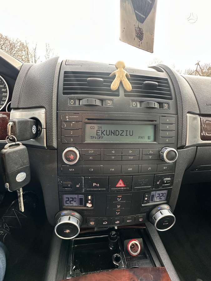 Volkswagen Touareg 2005 — photo 9