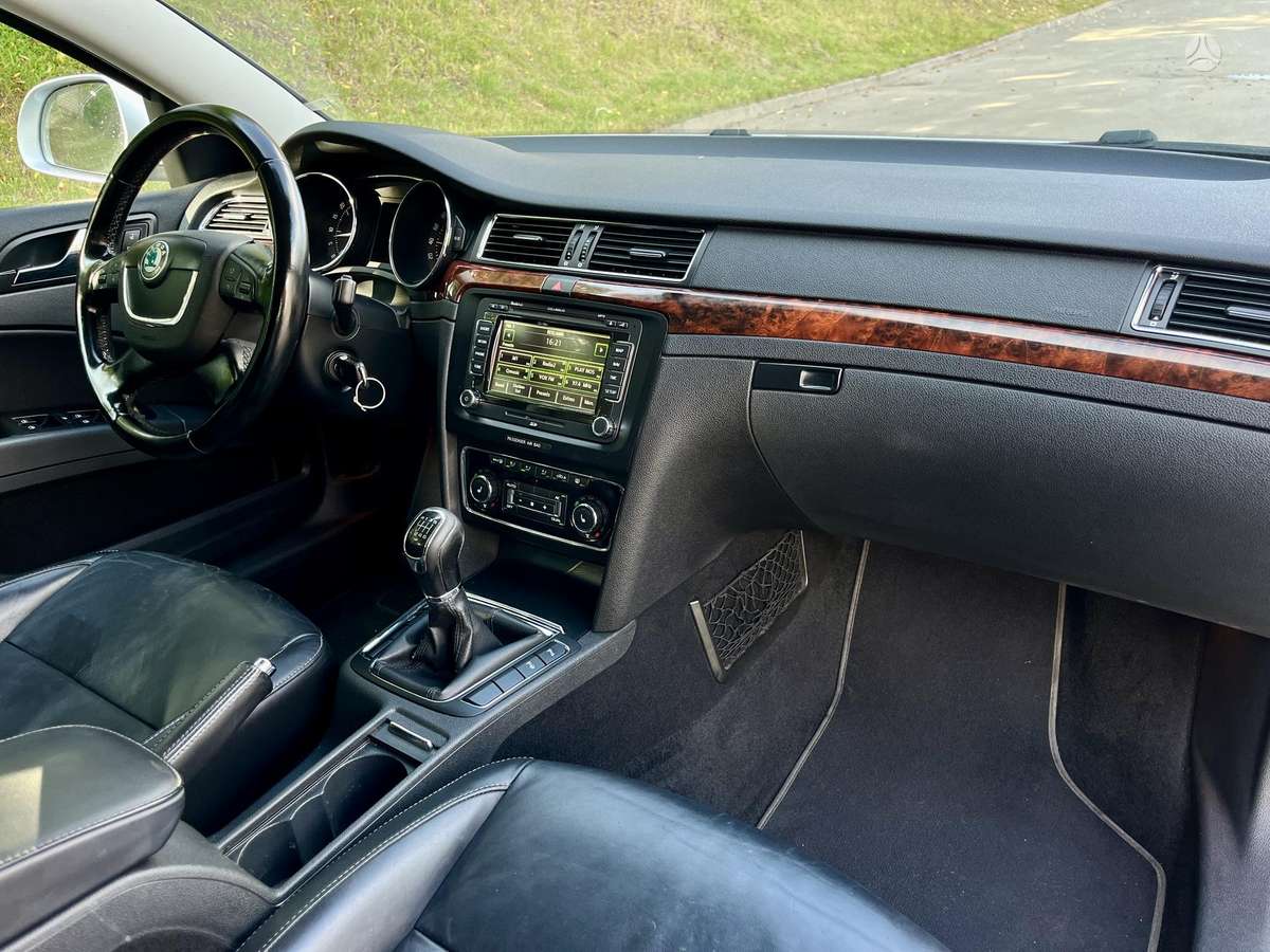 Skoda Superb 2012 — photo 10