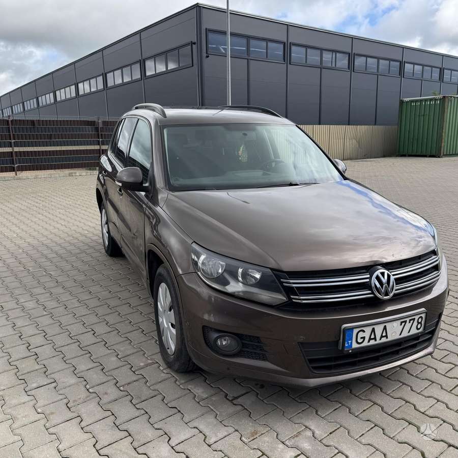 Volkswagen Tiguan 2012 — rear view