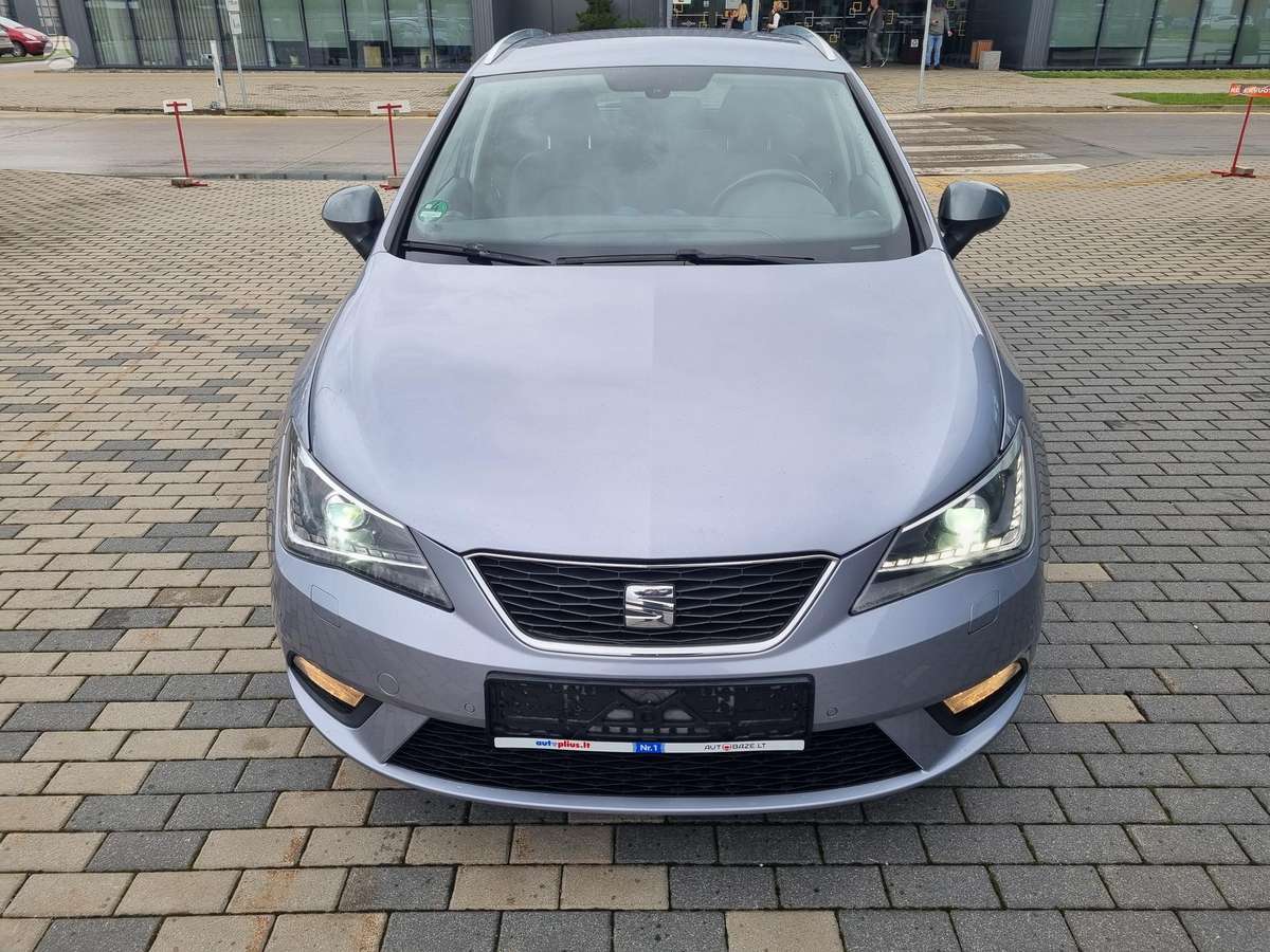 Seat Ibiza 2015 — вигляд ззаду