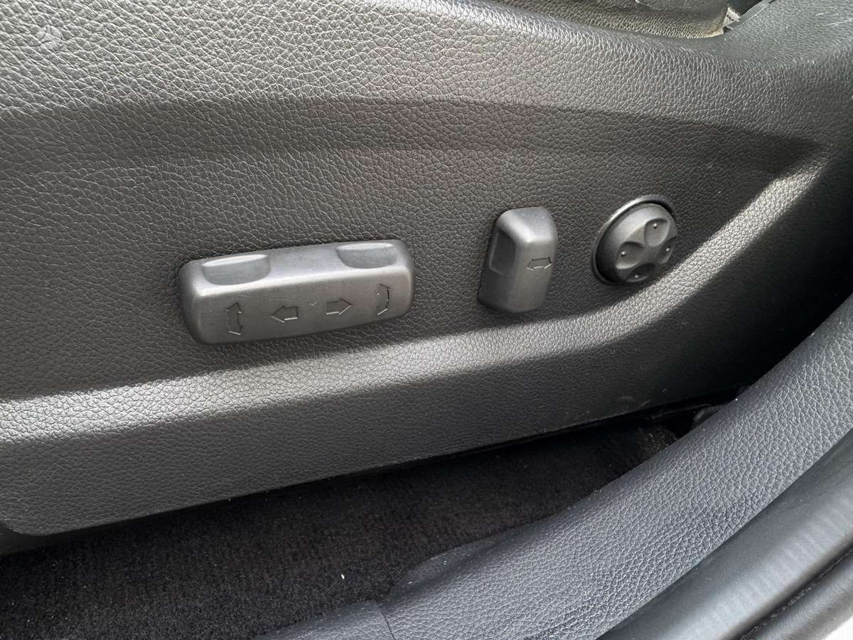 Hyundai Santa 2012 — photo 18