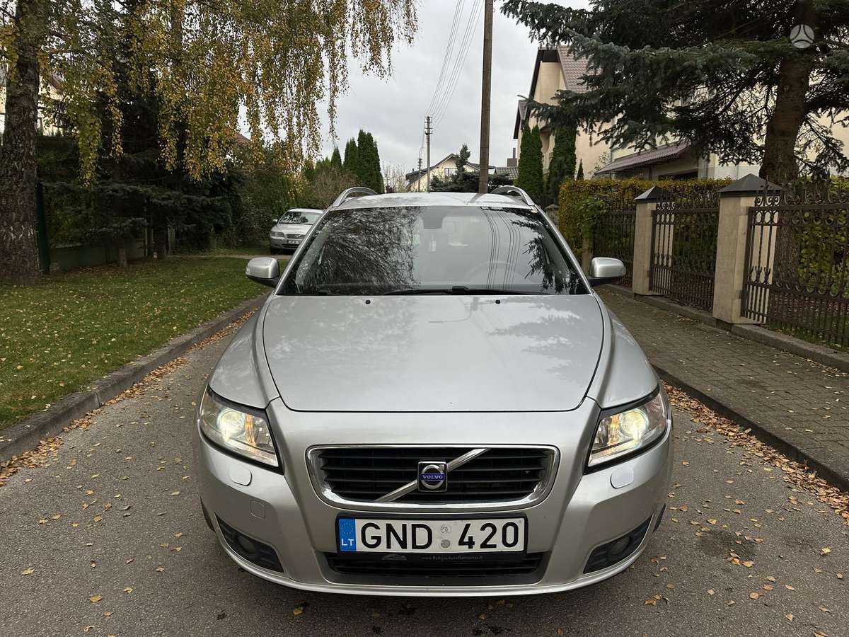 Volvo V50 2008 — rear view