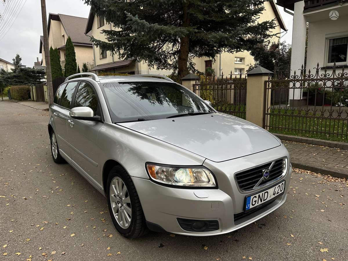 Volvo V50 2008 — interior