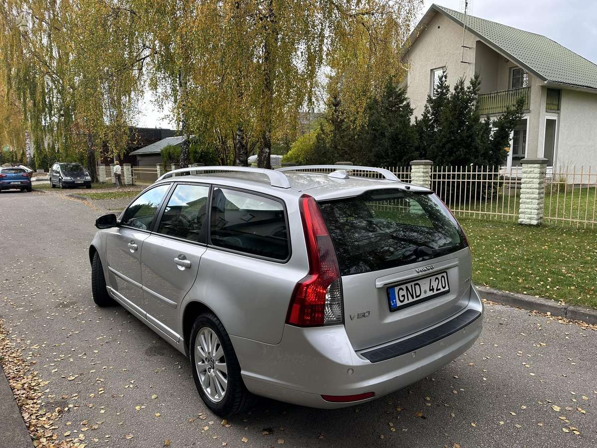 Volvo V50 2008 — engine 2000 cm³, 136 HP (100kW)