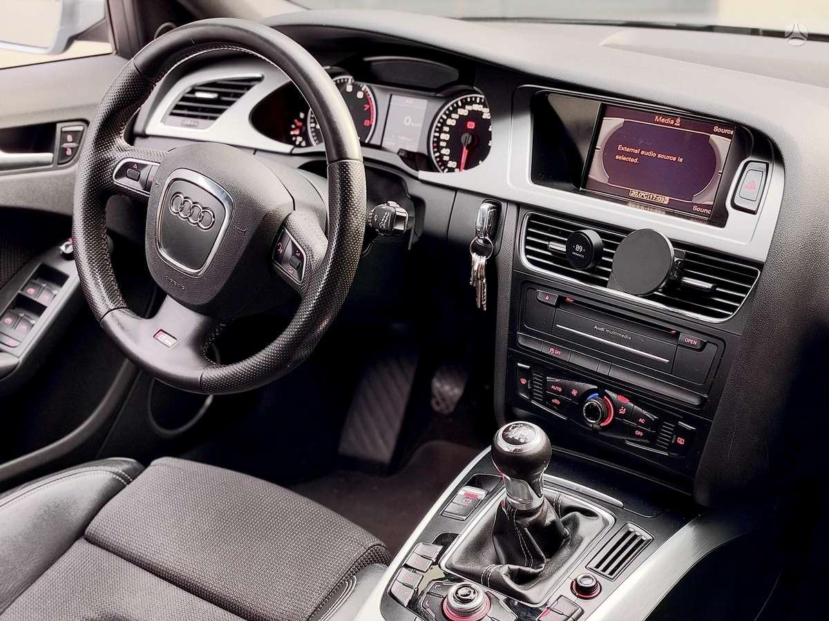 Audi A4 2012 — photo 11