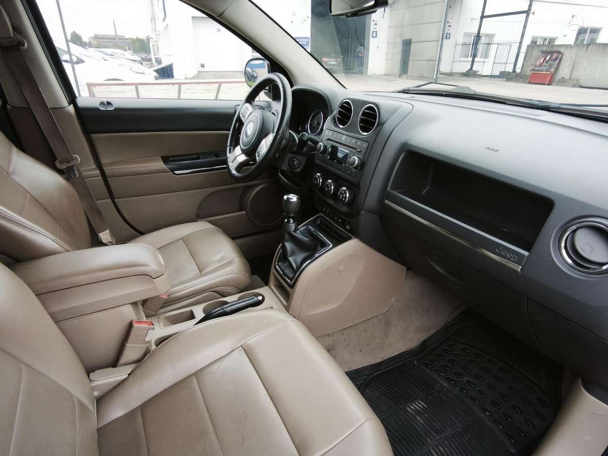 Jeep Compass 2012 — photo 12