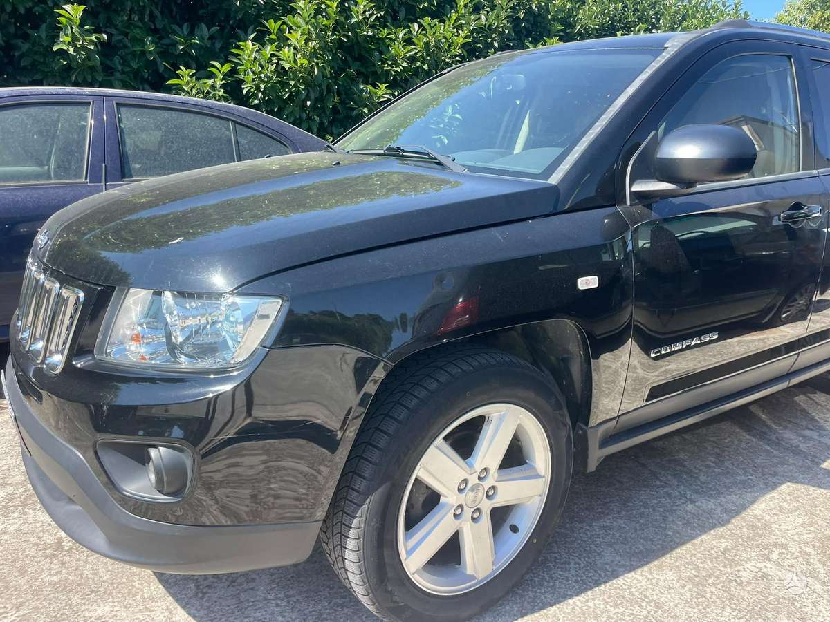 Jeep Compass 2012 — rear view