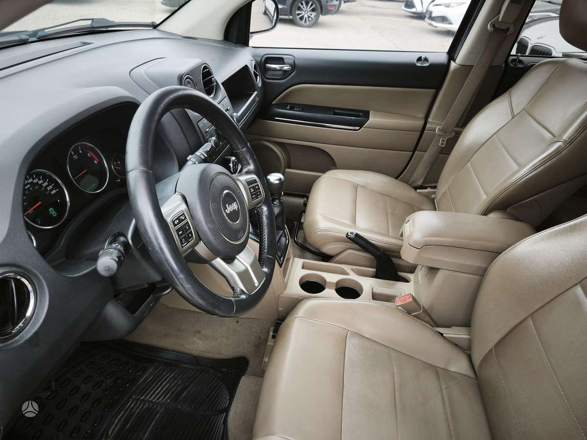 Jeep Compass 2012 — photo 9