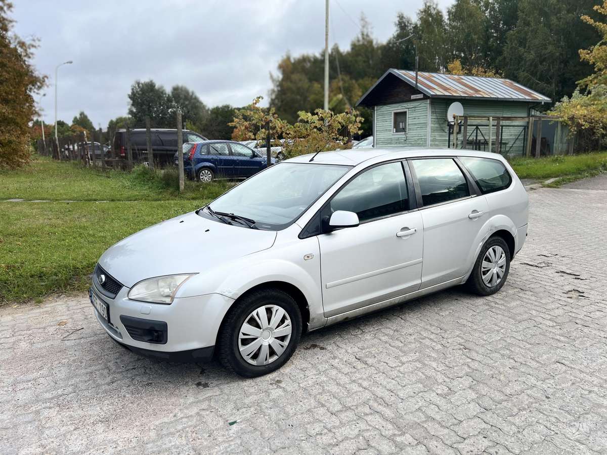 Ford Focus 2007 — вигляд ззаду