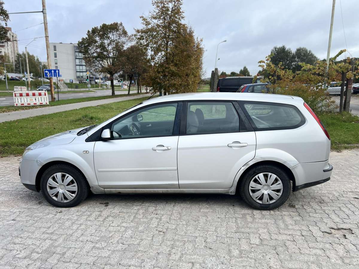 Ford Focus 2007 — салон