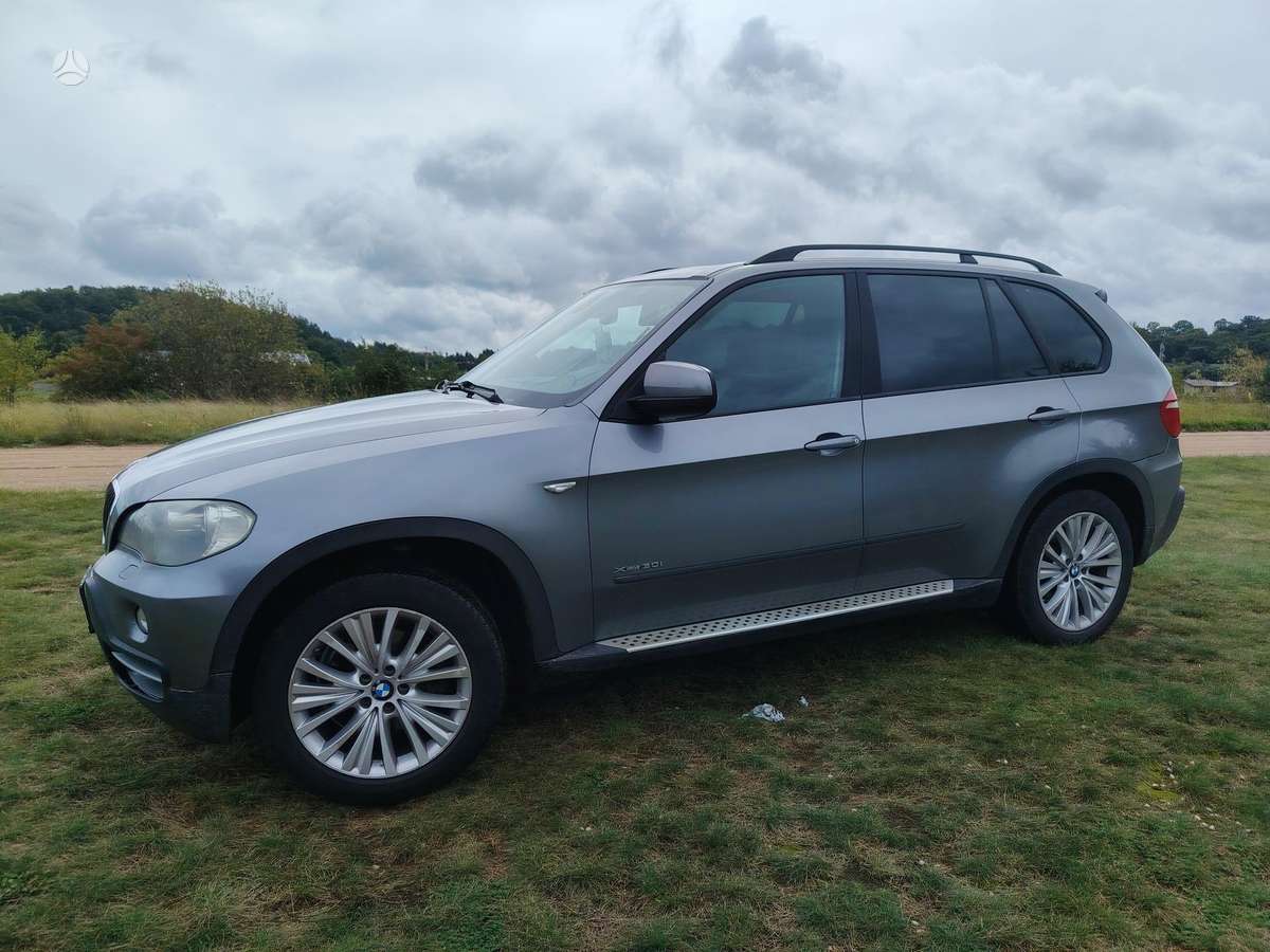 BMW X5 2010 — interior