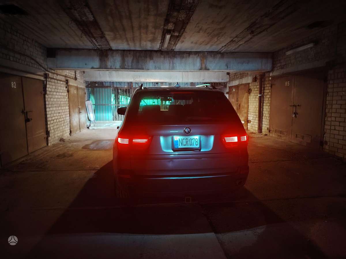 BMW X5 2010 — photo 5